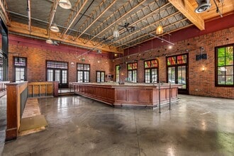 145 S San Fernando Blvd, Burbank, CA en alquiler Foto del interior- Imagen 2 de 17