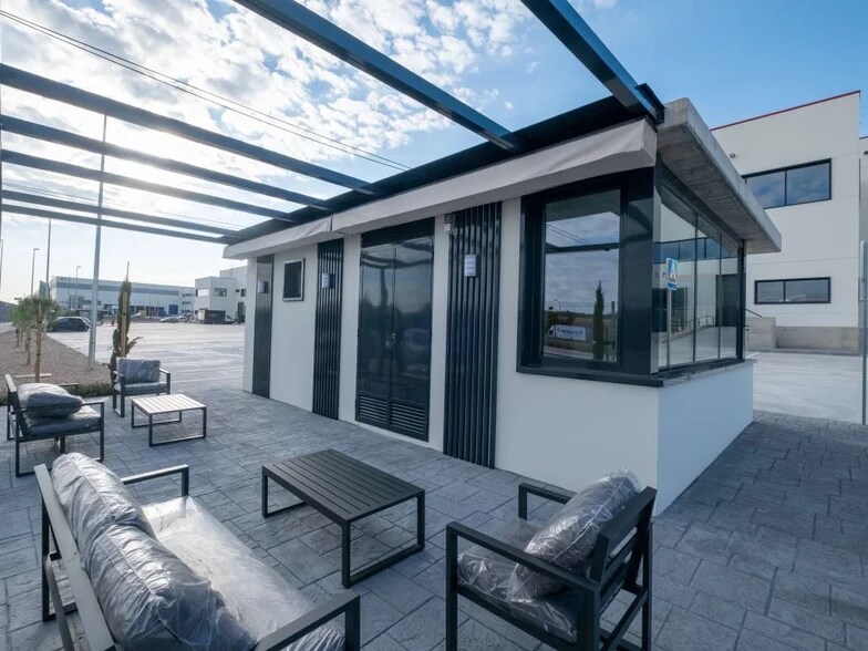 Calle Serafín Holgado, 2, San Fernando de Henares, Madrid en alquiler - Foto del edificio - Imagen 2 de 7