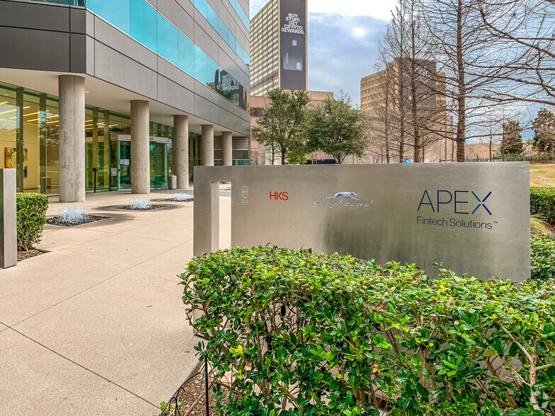 350 N Saint Paul St, Dallas, TX en alquiler - Foto del edificio - Imagen 3 de 5