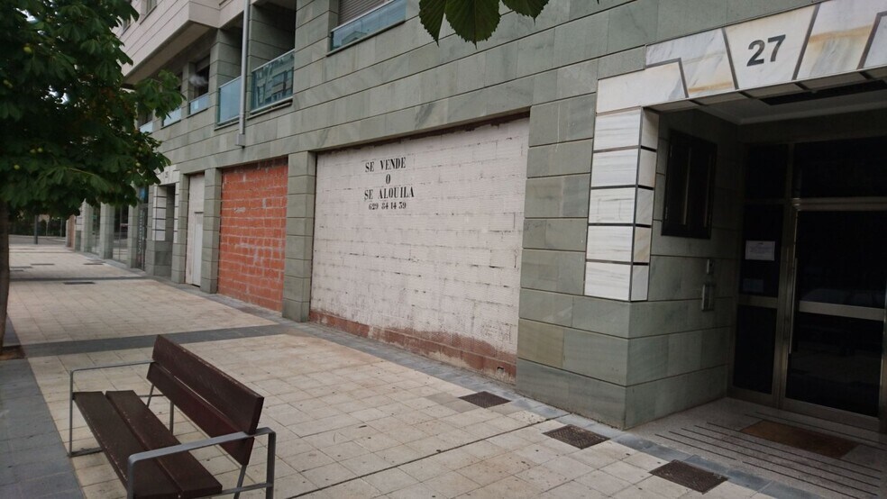 Local en León, León en venta - Foto del edificio - Imagen 3 de 8