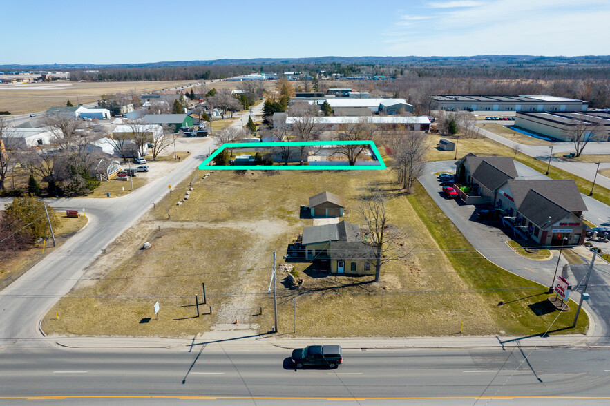 931 Duell Rd, Traverse City, MI en venta - Foto del edificio - Imagen 3 de 47