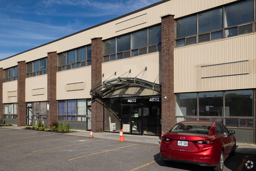 4000-4036 Boul De La Côte-Vertu, Montréal, QC en alquiler - Foto del edificio - Imagen 2 de 3