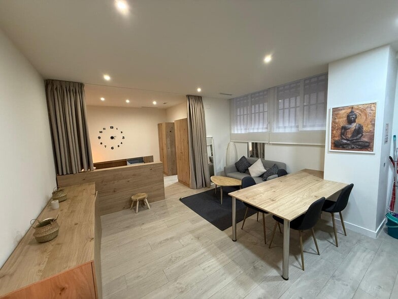 Calle de la Infanta Mercedes, 92, Madrid, Madrid en alquiler - Foto del edificio - Imagen 2 de 20