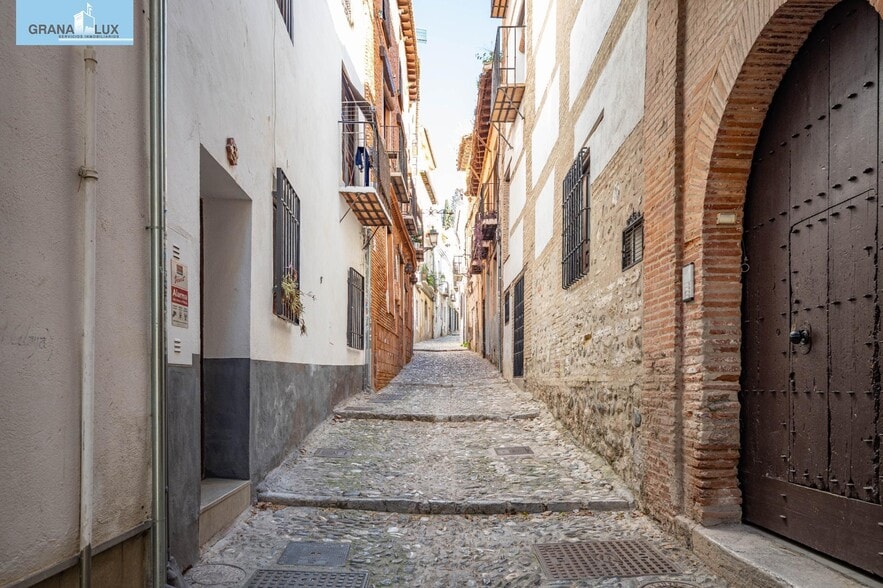Calle Gumiel de San Pedro, 4, Granada, Granada en venta - Foto del edificio - Imagen 3 de 50