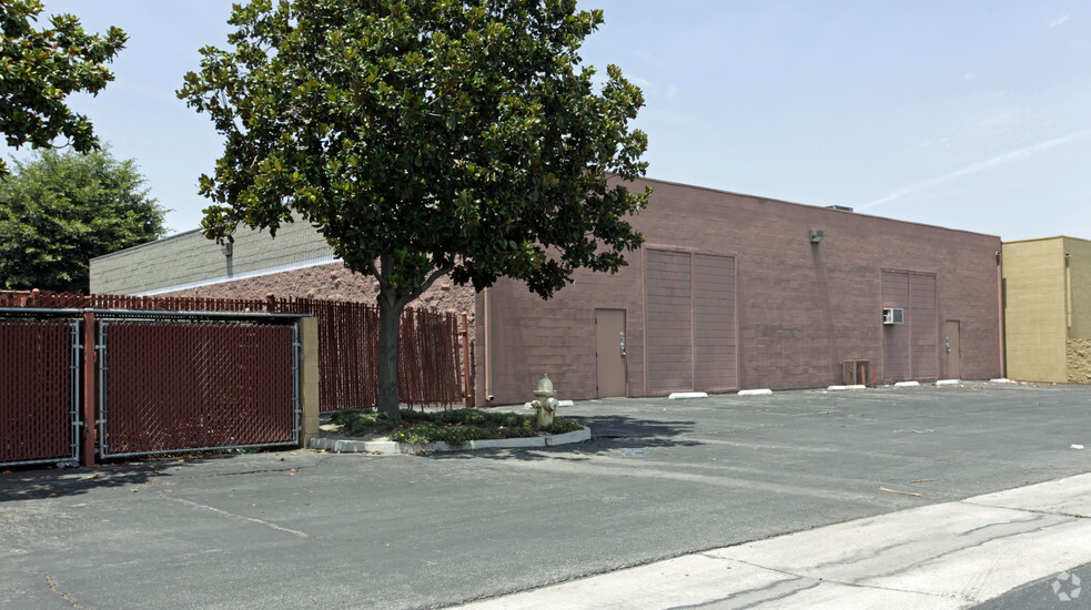 1831 S Commercenter Dr W, San Bernardino, CA en alquiler - Foto del edificio - Imagen 2 de 4