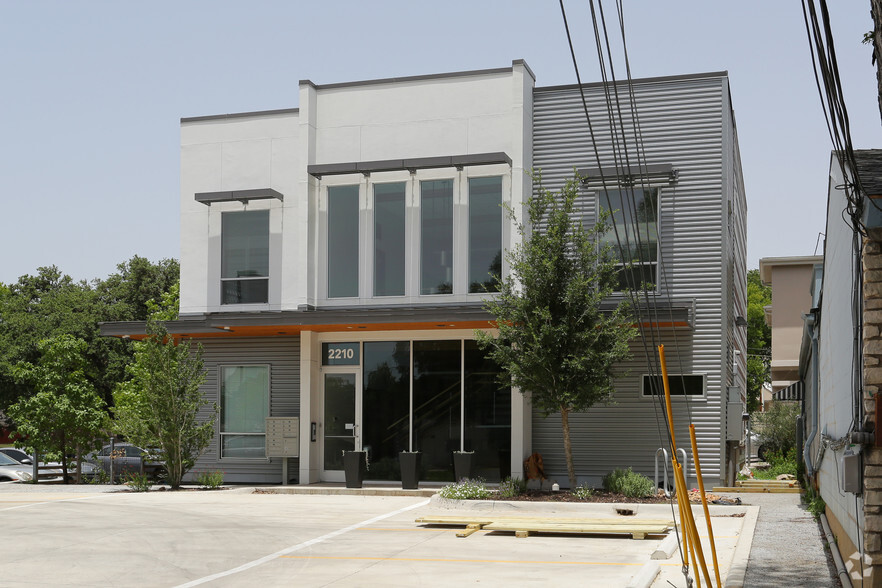 2210 Western Trails Blvd, Austin, TX en venta - Foto del edificio - Imagen 3 de 18