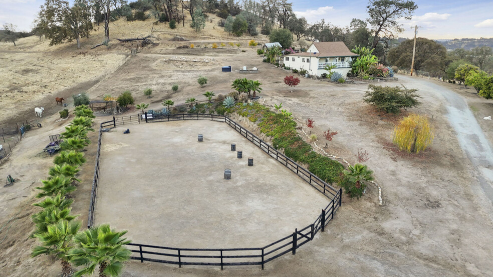 178 Carmel rd, Burson, CA en venta - Foto principal - Imagen 1 de 87