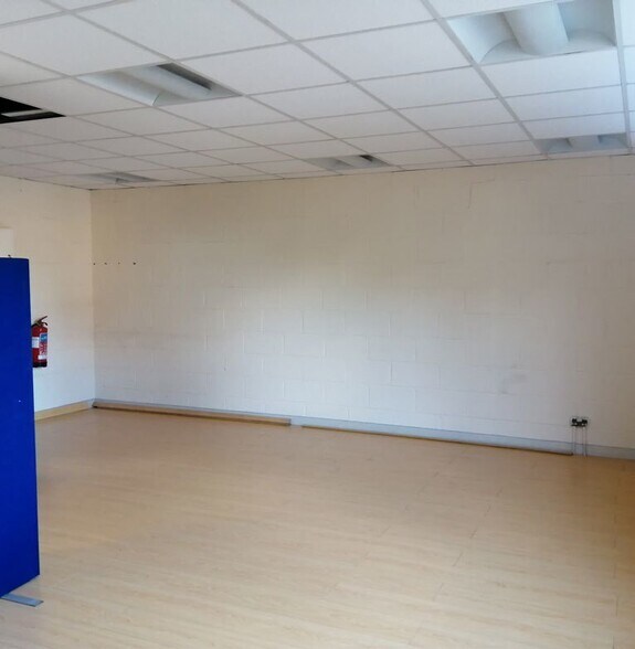 7-11 Kelvin Sq, Livingston en alquiler - Foto del edificio - Imagen 3 de 3