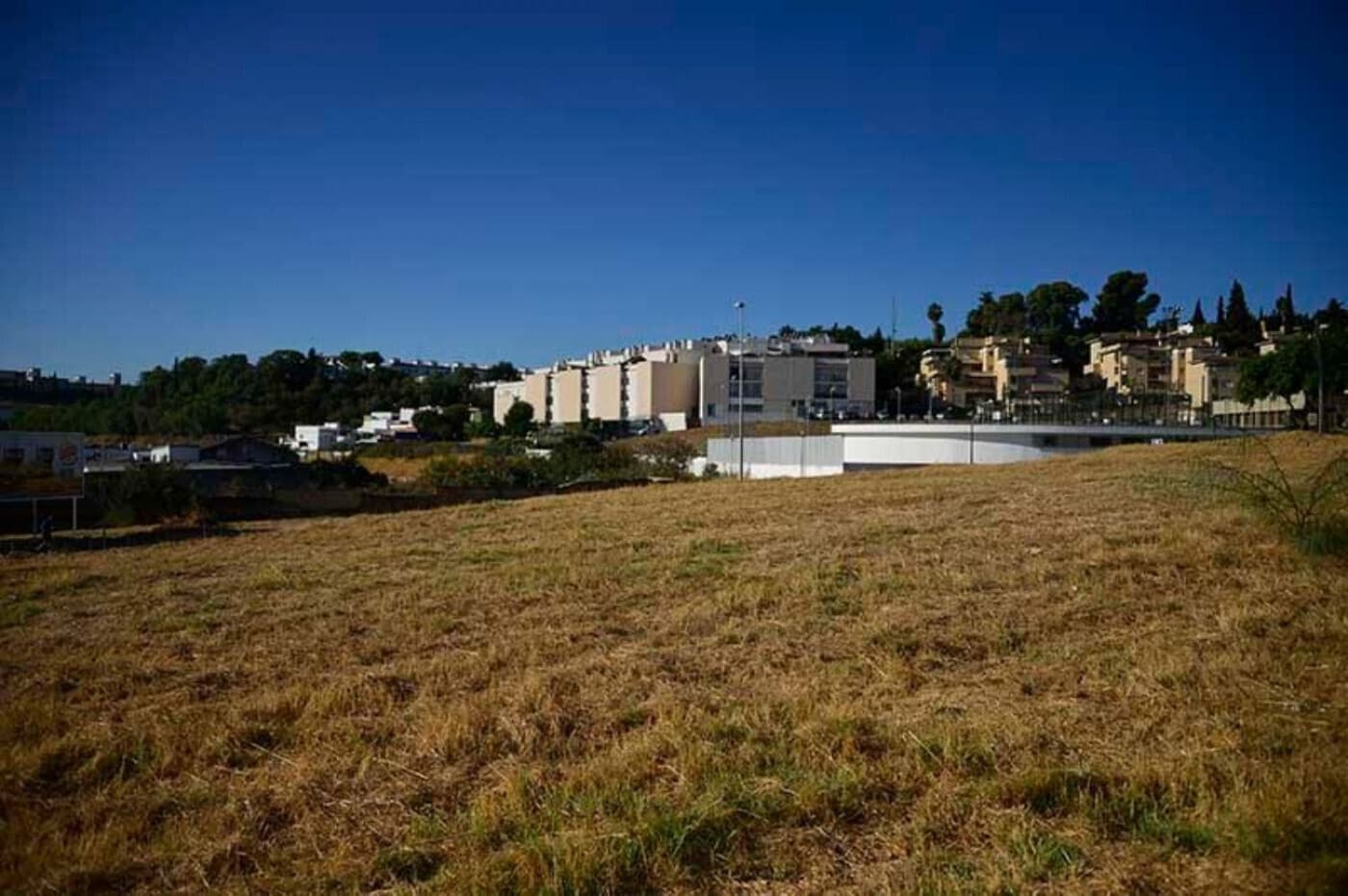 Calle Reina Sofía, 1, Tomares, Sevilla en venta Foto principal- Imagen 1 de 10