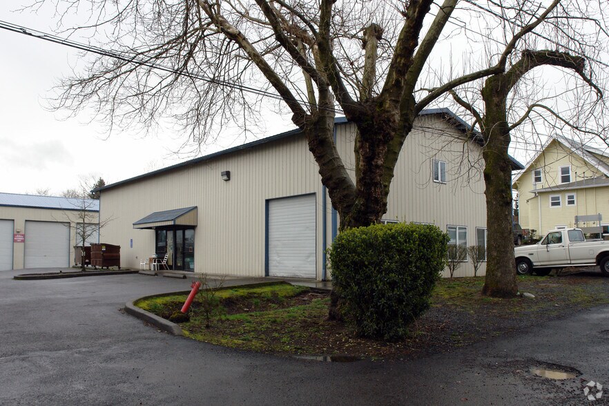 Four Industrial Building Opportunity cartera de 4 inmuebles en venta en LoopNet.es - Foto del edificio - Imagen 3 de 4