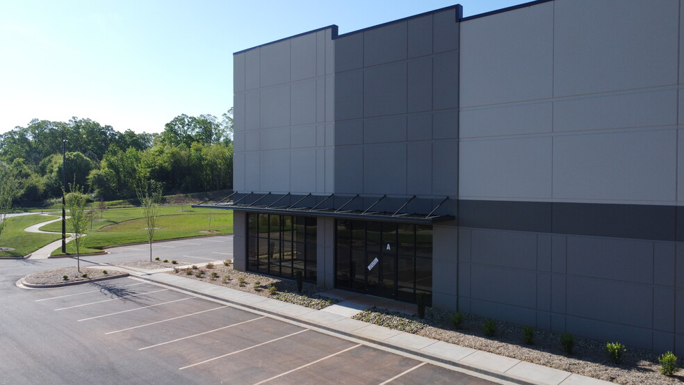 560 Commerce Park Dr, Greer, SC en alquiler - Foto del edificio - Imagen 2 de 4