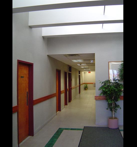 3121 Clinton St, West Seneca, NY en alquiler - Lobby - Imagen 3 de 4