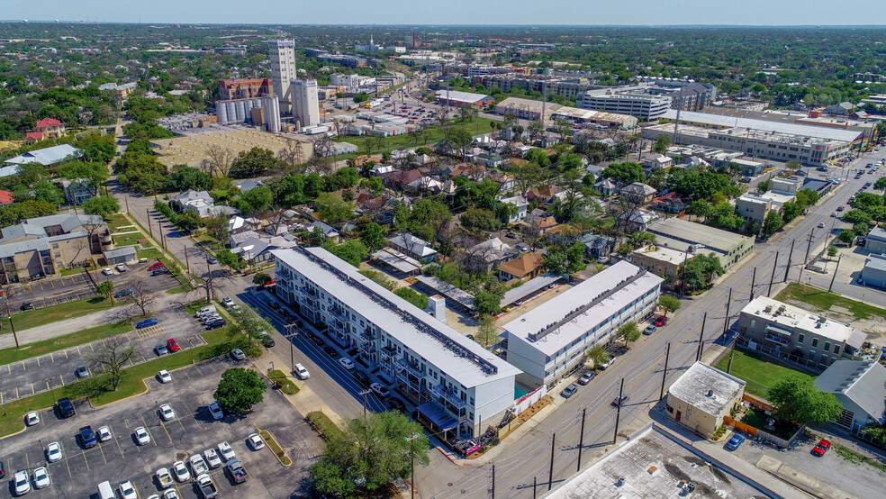 1010 S Flores St, San Antonio, TX en alquiler - Foto del edificio - Imagen 3 de 18