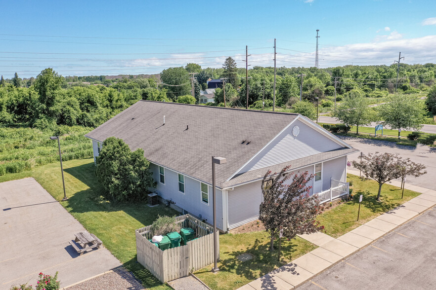 353 Island Cottage Rd, Rochester, NY en alquiler - Foto del edificio - Imagen 3 de 53