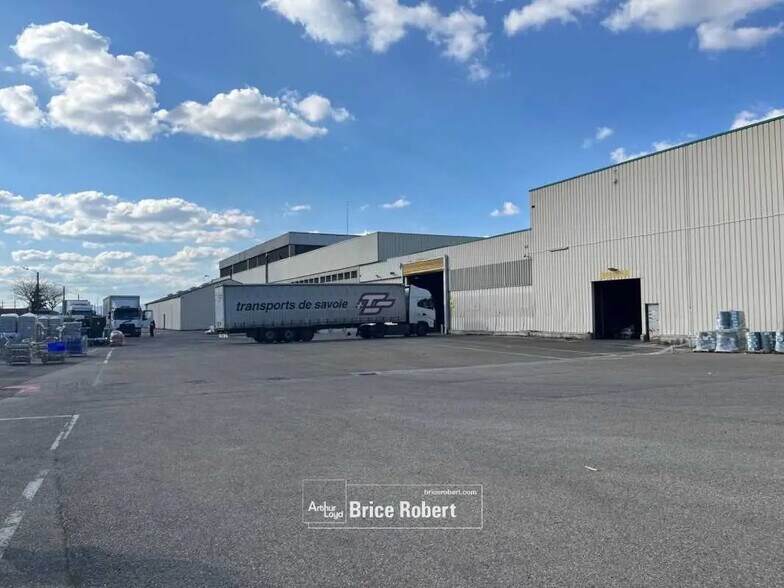 Flex en Saint-Priest en alquiler - Foto del edificio - Imagen 3 de 7