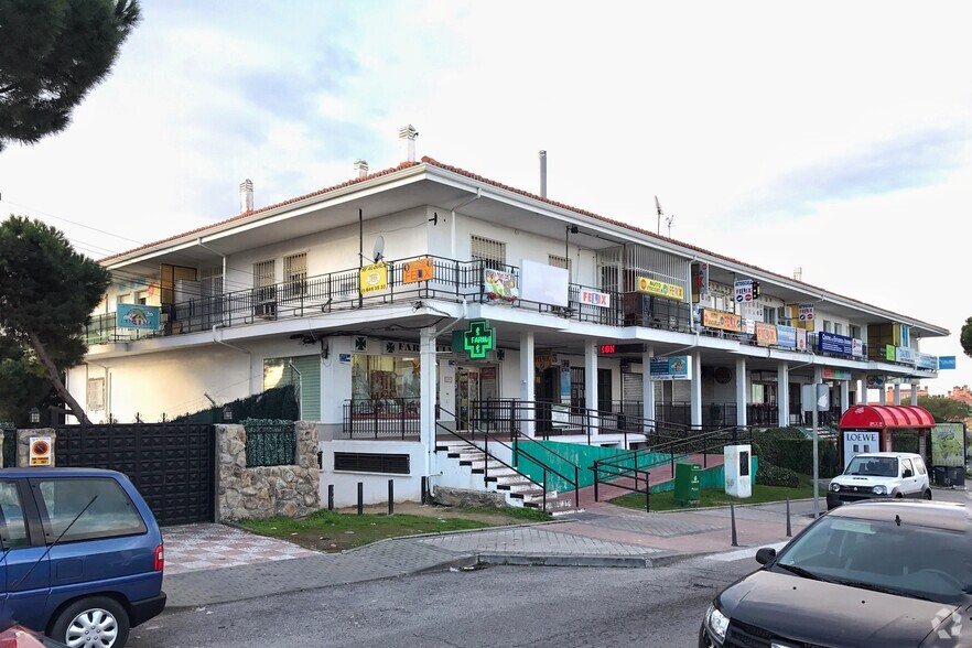 Avenida Sauces, 43, Móstoles, Madrid en venta - Foto del edificio - Imagen 2 de 2