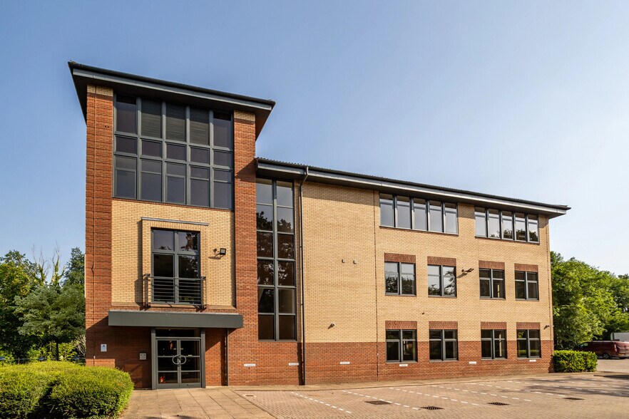4 Rushmills, Northampton en venta - Foto del edificio - Imagen 2 de 14