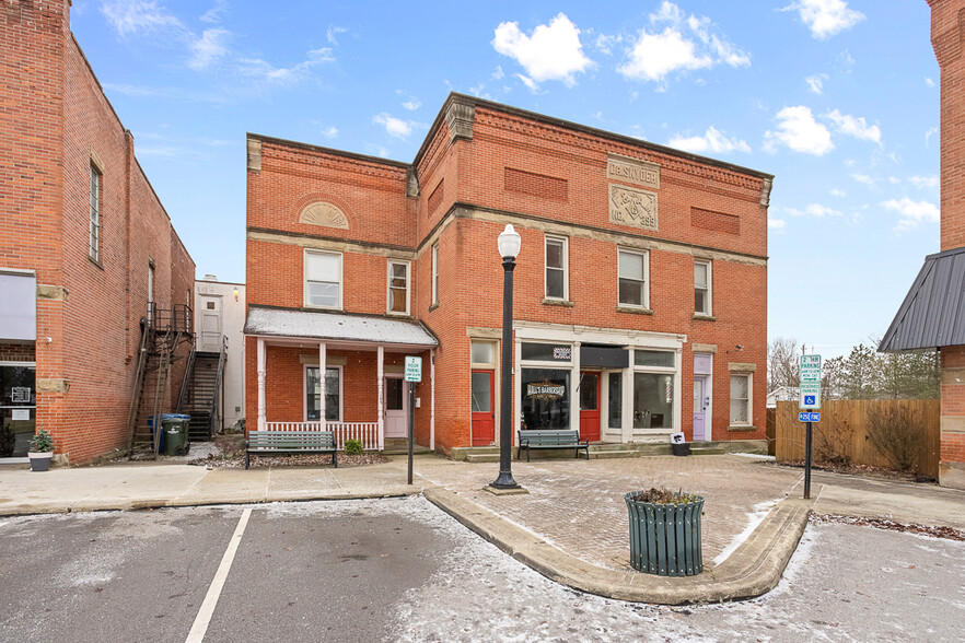 105 Public Sq, Lagrange, OH en alquiler - Foto del edificio - Imagen 3 de 44