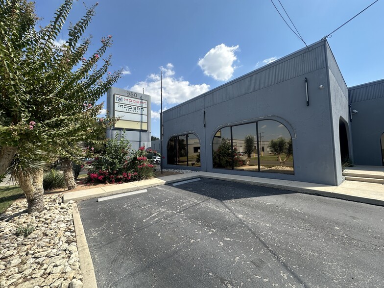 950 Isom Rd, San Antonio, TX en alquiler - Foto del edificio - Imagen 1 de 2