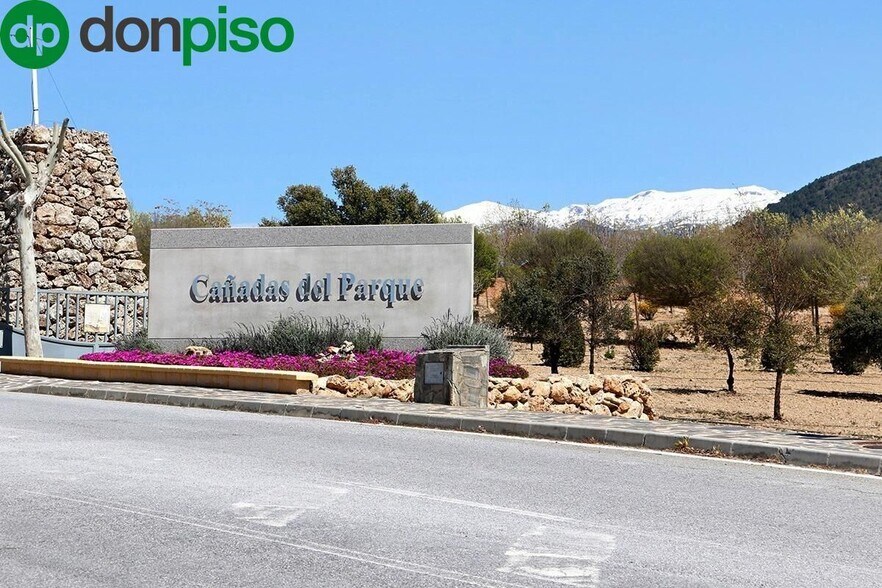 Calle Nevada, 4, Dílar, Granada en venta - Foto principal - Imagen 1 de 21