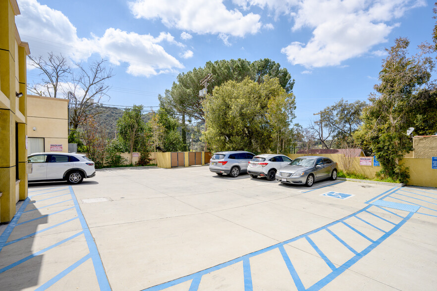 6914 Foothill Blvd, Tujunga, CA en venta - Foto del edificio - Imagen 3 de 18