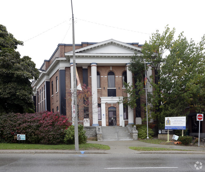 14 Erb St W, Waterloo, ON en alquiler - Foto del edificio - Imagen 1 de 48