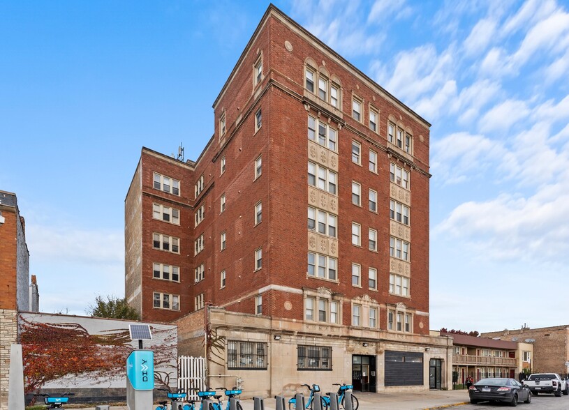 3008 E Cheltenham Pl, Chicago, IL en venta - Foto del edificio - Imagen 1 de 9