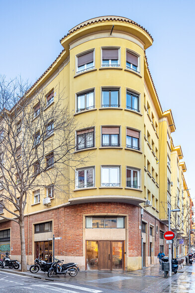 Edificios residenciales en Barcelona, BAR en venta - Foto principal - Imagen 1 de 1