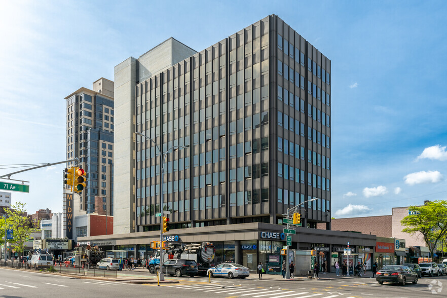 108-18 Queens Blvd, Forest Hills, NY en alquiler - Foto del edificio - Imagen 1 de 9