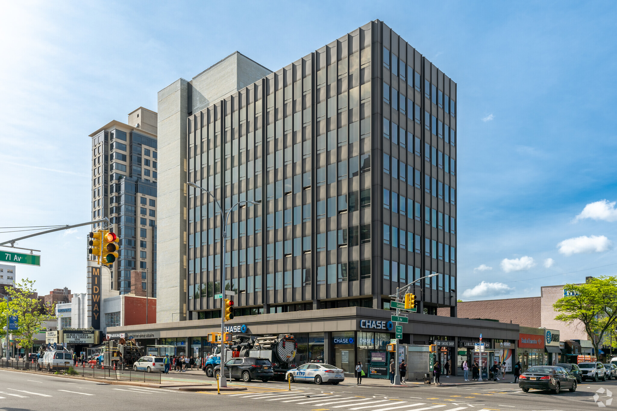 108-18 Queens Blvd, Forest Hills, NY en alquiler Foto del edificio- Imagen 1 de 11