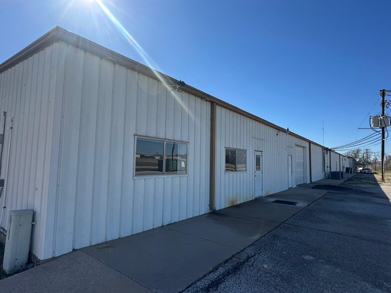 1705 Industrial blvd, Brenham, TX en alquiler - Foto del edificio - Imagen 1 de 4