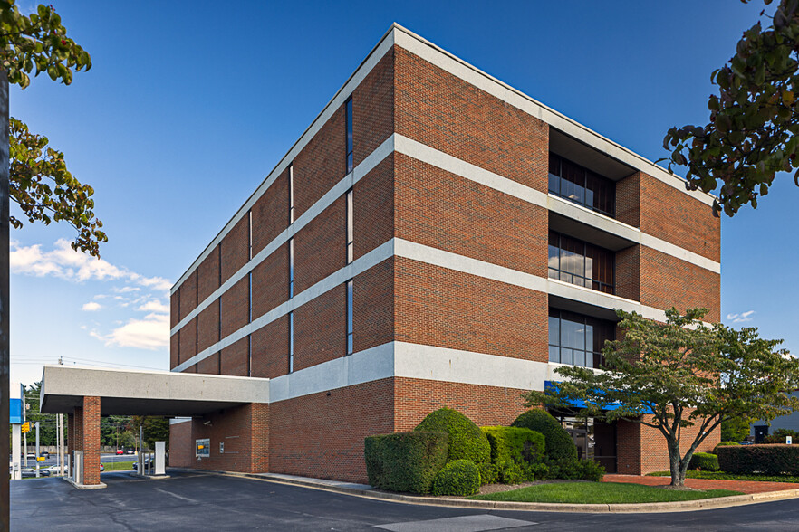 1907 N Roan St, Johnson City, TN en alquiler - Foto del edificio - Imagen 2 de 2