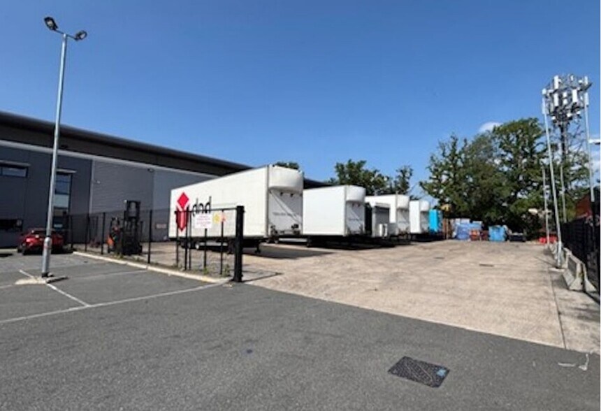 Crockfold Ln, Basingstoke en alquiler - Foto del edificio - Imagen 2 de 2