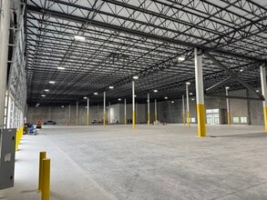 9535 NW 174th St, Hialeah, FL en alquiler Foto del interior- Imagen 2 de 13