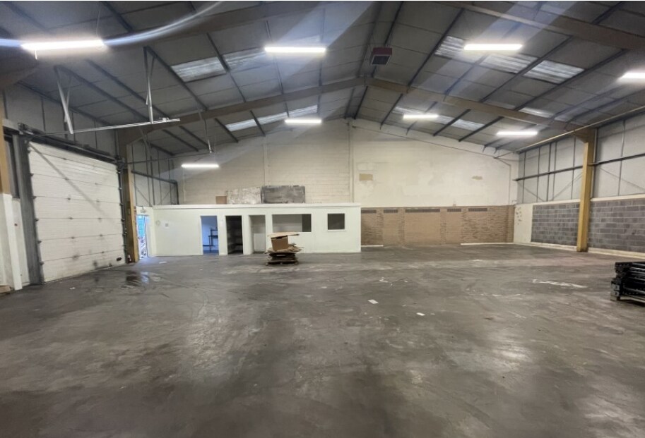 Lowmoor Industrial Estate, Wellington, SOM TA21 0AZ - Unidad 5 -  - Foto del interior - Image 2 of 3