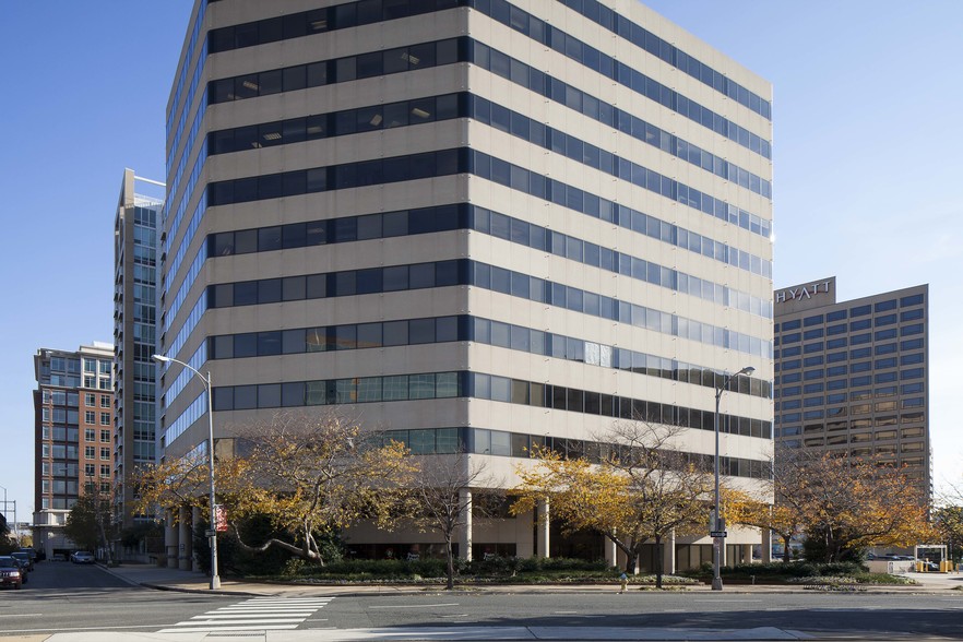 2611 S Clark St, Arlington, VA en alquiler - Foto del edificio - Imagen 2 de 18