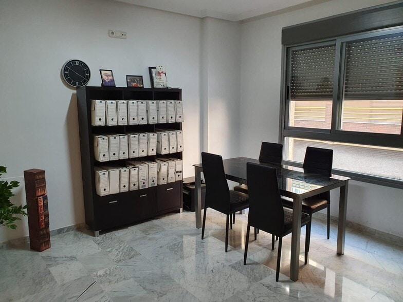 Calle Gómez Becerra, 27, Cáceres, Cáceres en alquiler - Foto del edificio - Imagen 1 de 2