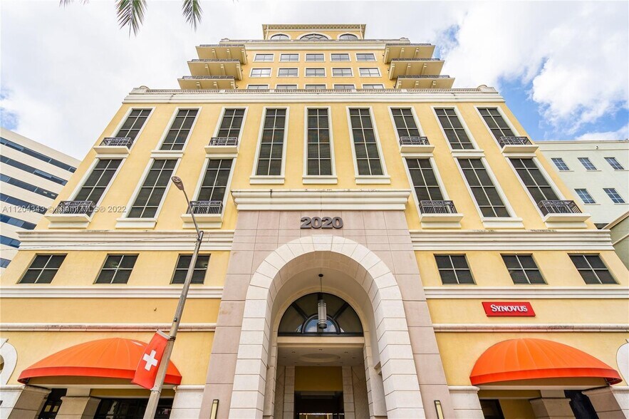 2020 Ponce De Leon Blvd, Coral Gables, FL en venta - Foto del edificio - Imagen 2 de 36