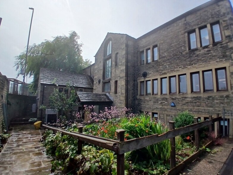 Wakefield Rd, Huddersfield en alquiler - Foto del edificio - Imagen 2 de 14