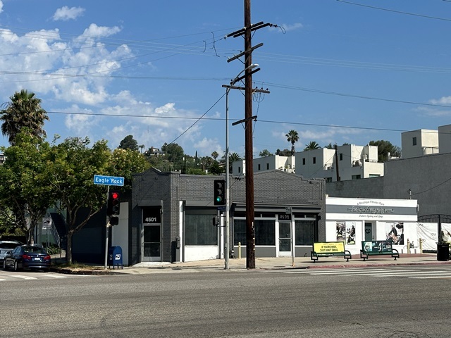 4501 Eagle Rock Blvd, Los Angeles, CA en alquiler - Foto del edificio - Imagen 1 de 7