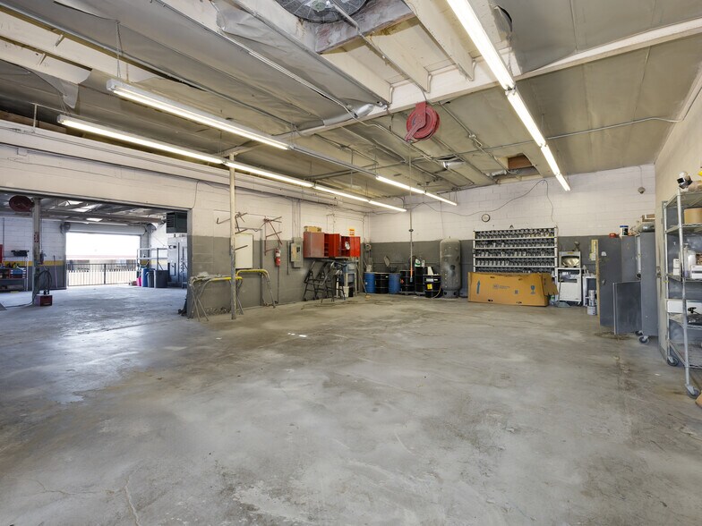 713-717 E El Segundo Blvd cartera de 2 inmuebles en venta en LoopNet.es - Foto del edificio - Imagen 1 de 38