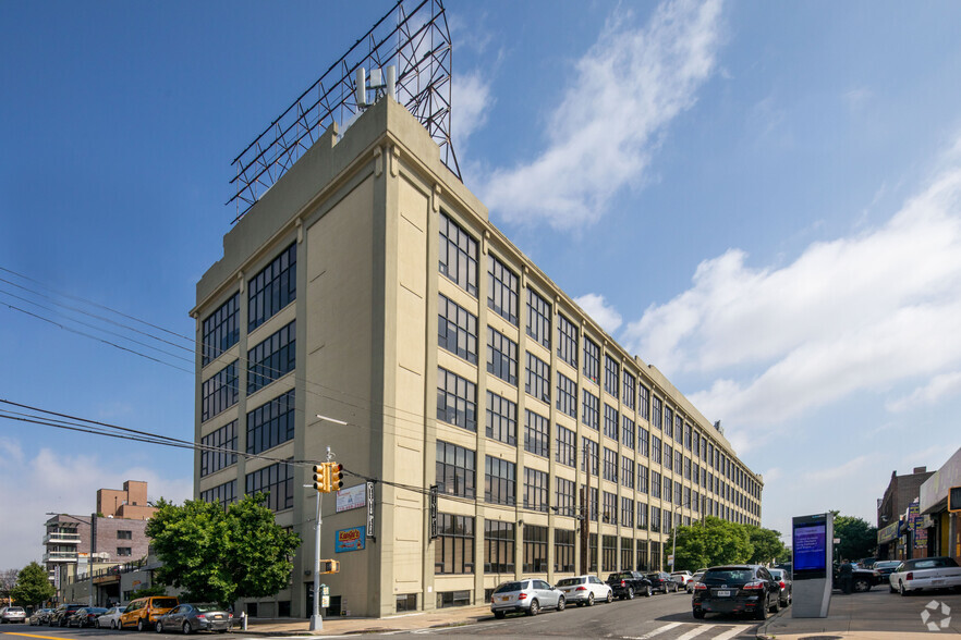 36-36 33rd St, Long Island City, NY en alquiler - Foto del edificio - Imagen 1 de 9