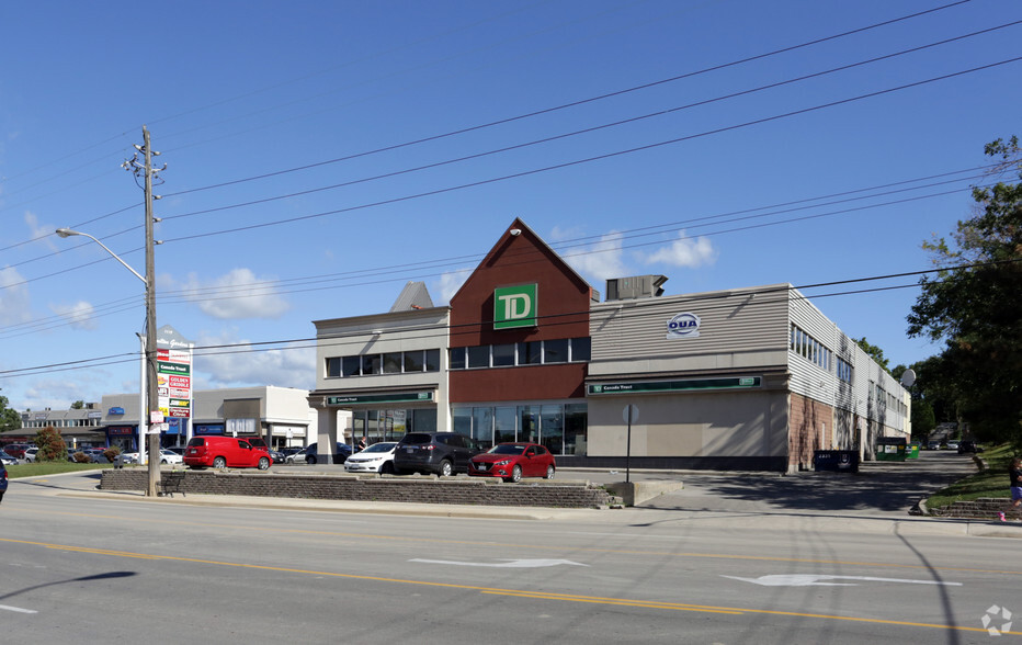 1119 Fennell Ave, Hamilton, ON en alquiler - Foto del edificio - Imagen 2 de 9