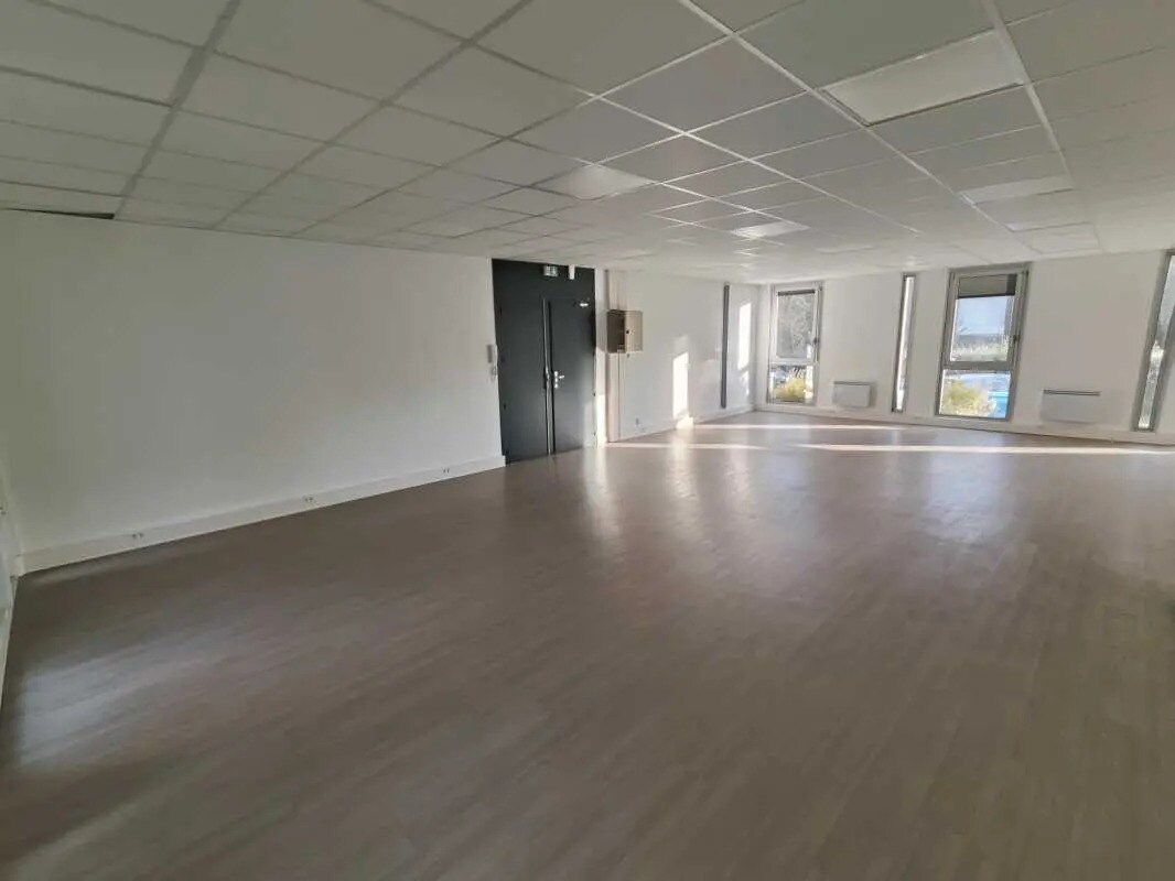 8 Rue Des Frères Caudron, Vélizy-Villacoublay, YVE 78140 - Unidad 03 - - Foto del interior - Image 1 of 2