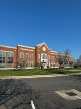 110 Riverbend Ave, Lewis Center, OH en alquiler Foto del edificio- Imagen 2 de 13