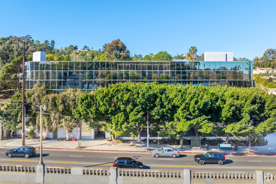 3151 Cahuenga Blvd W, Los Angeles, CA en alquiler - Foto del edificio - Imagen 3 de 6