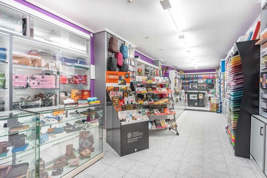 Calle de Muñoz Degrain, Oviedo, Asturias en venta - Foto del interior - Imagen 2 de 15