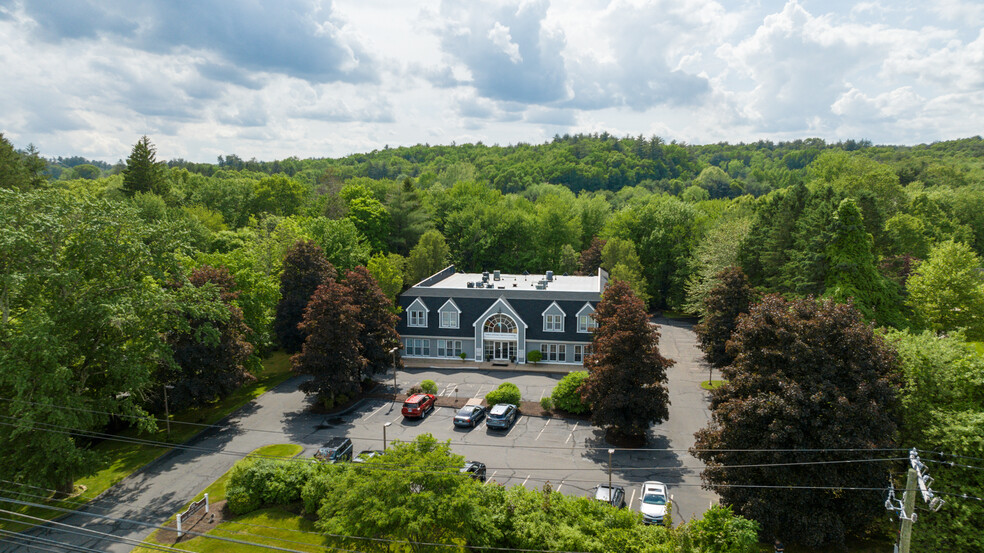 111 Simsbury Rd, Avon, CT en venta - Foto del edificio - Imagen 2 de 31