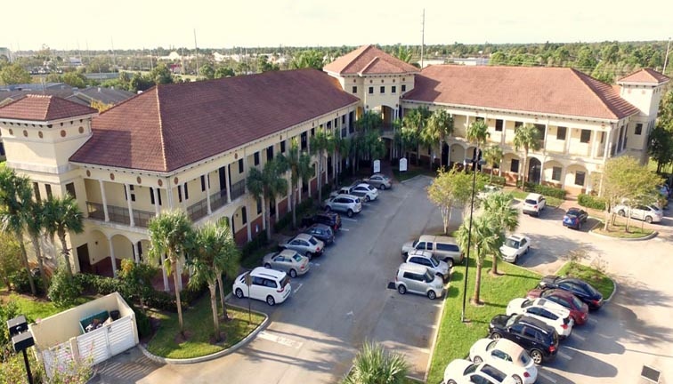 1400 SE Goldtree Dr, Port Saint Lucie, FL en venta - Foto del edificio - Imagen 1 de 51