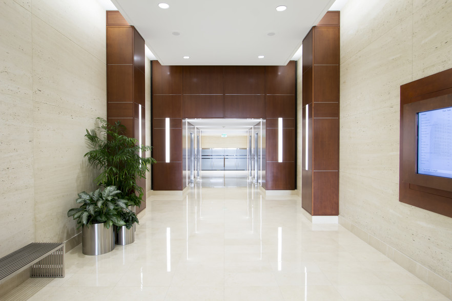 8150 Leesburg Pike, Vienna, VA en alquiler - Lobby - Imagen 2 de 17